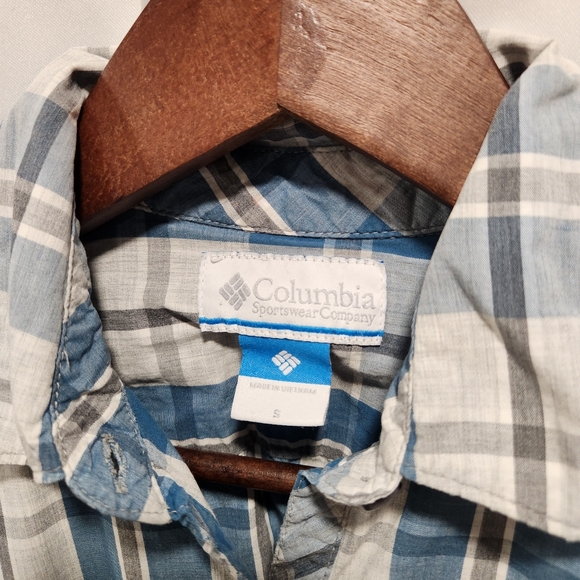 Columbia Women's Button Up Shirt Size‎ Small Plaid Blue White Long Sleeved - Picture 2 of 3